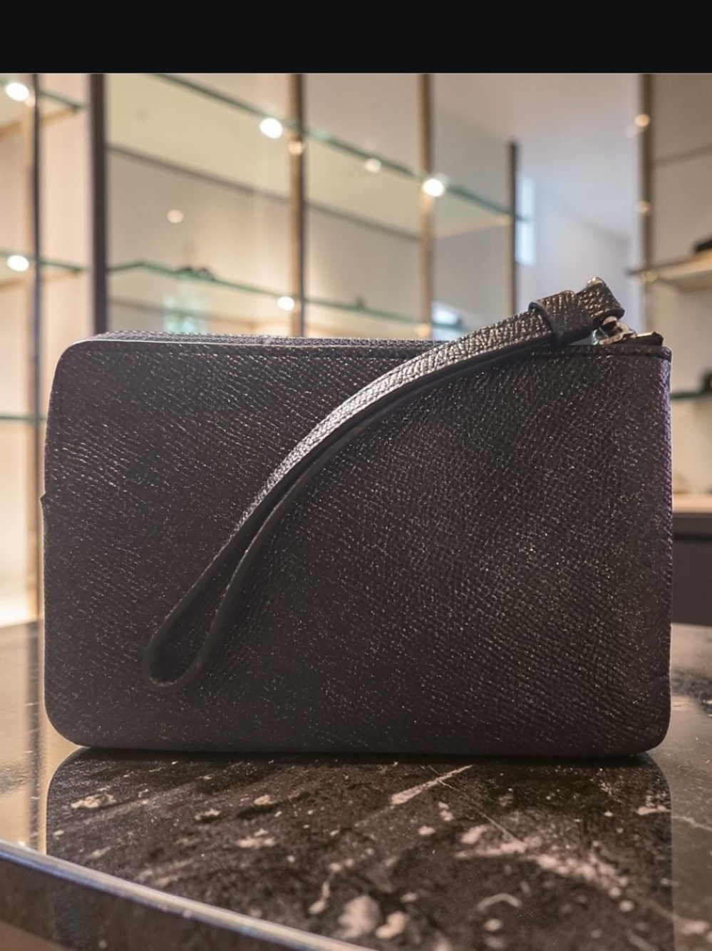Coach Leather Corner Zip EUC - Picture 3 of 6